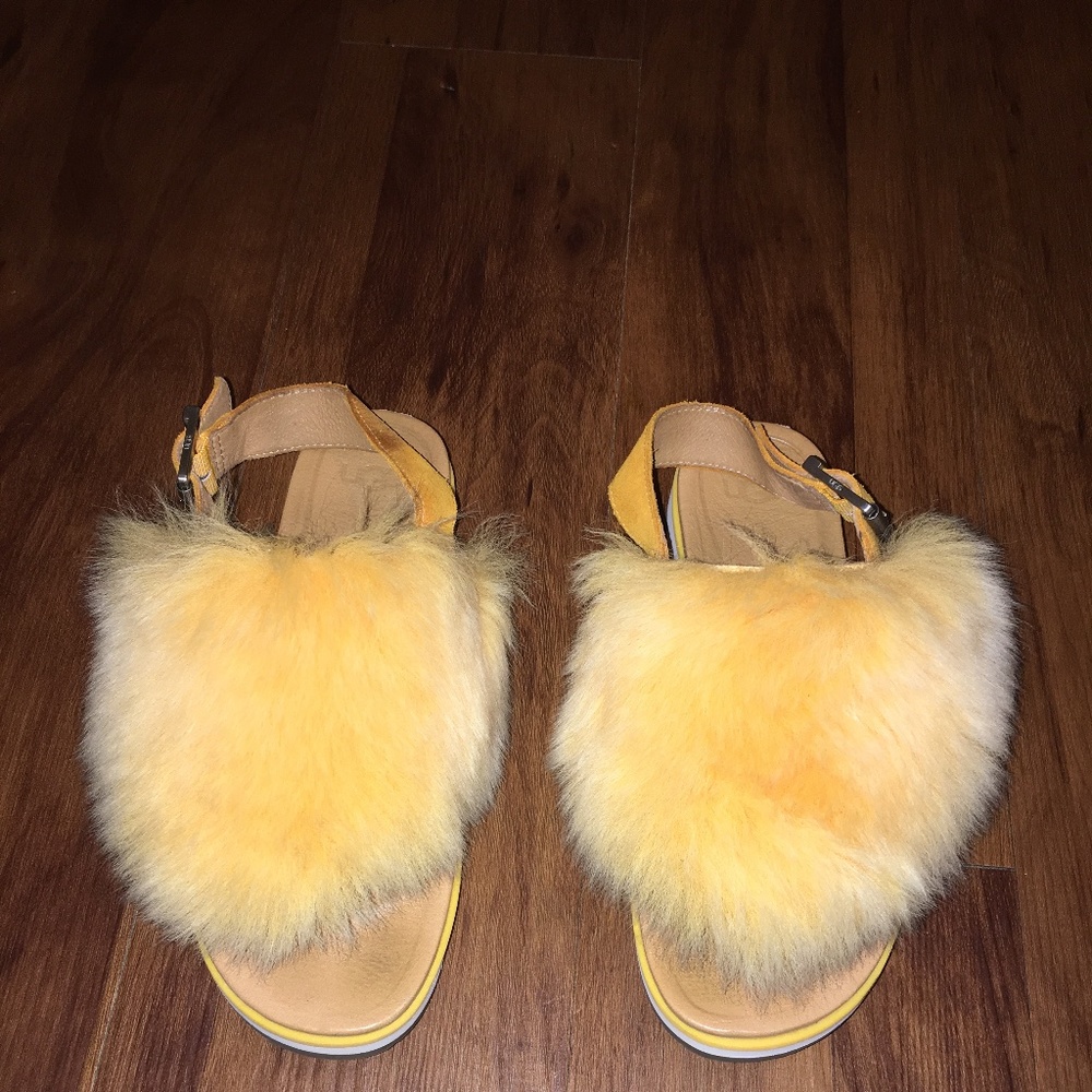 UGG Holly Fluffy Sandal